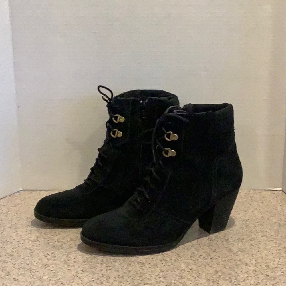 Clarks black suede bootie 10M